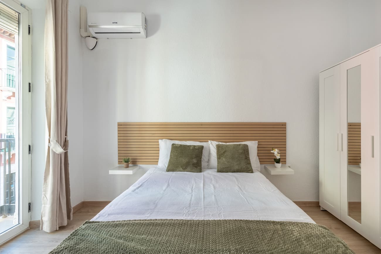 furnished private room long term Granada