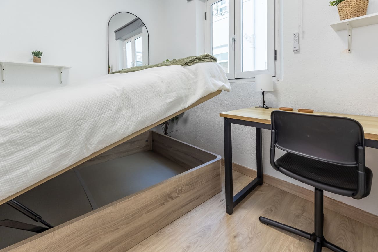 furnished private room long term Granada